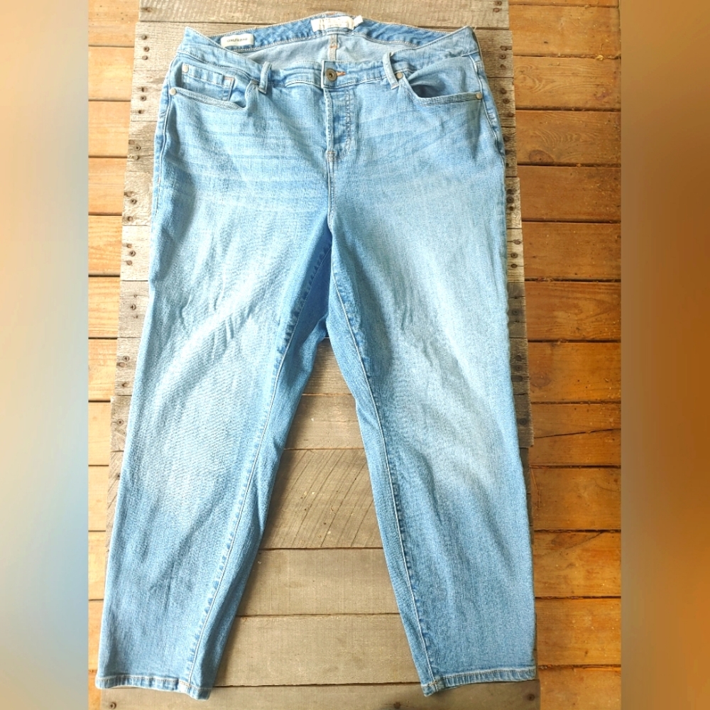 Torrid Girlfriend Women’s Stretch Denim Jeans Light Wash Cropped 18R